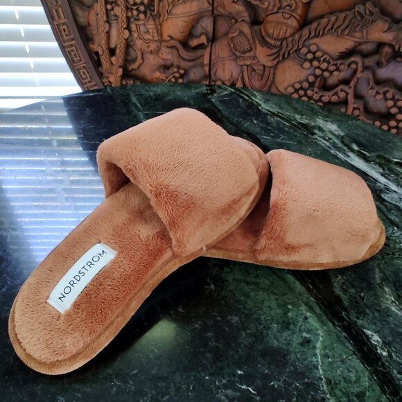 NEW Nordstrom Luxury Bronze Tan Plush Faux Fur Slippers Small - Picture 3 of 9